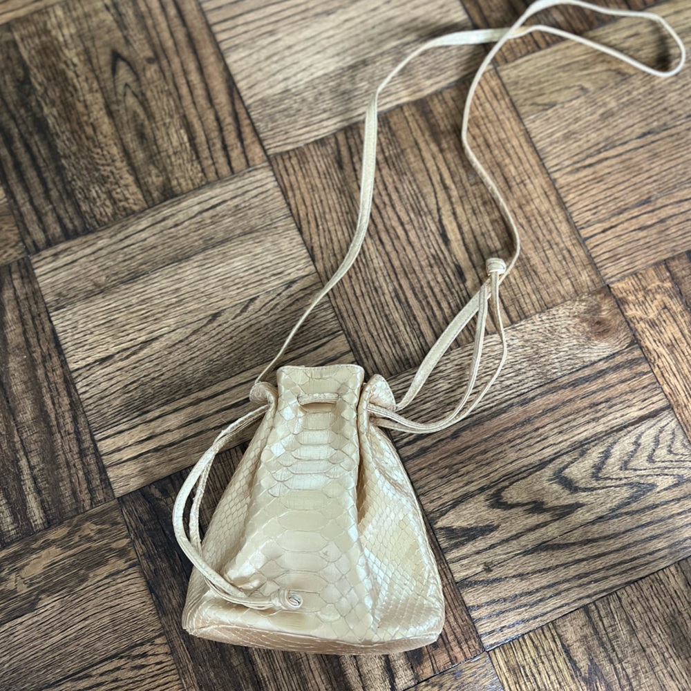 Gold Textured Drawstring Bag - Picture 3 of 5